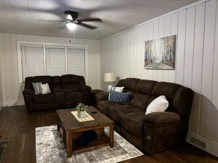 Spacious Country Comfy Living in Yadkin Valley Wineries, Askew Winery, Downtown! Отели в г. Эдвардс