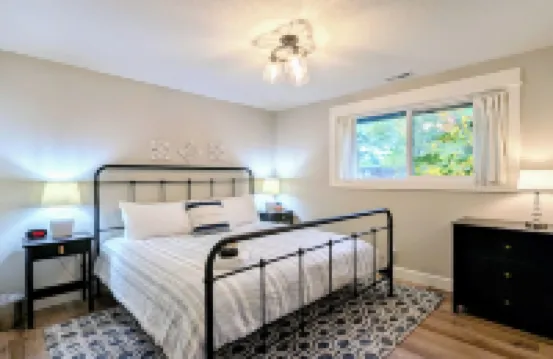The Apple Tree Cottage ~ a fully remodeled 2 bed / 2 bath home Hotels in Carlton