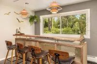 Beautiful riverside yard, hot tub, game room, large dining table!