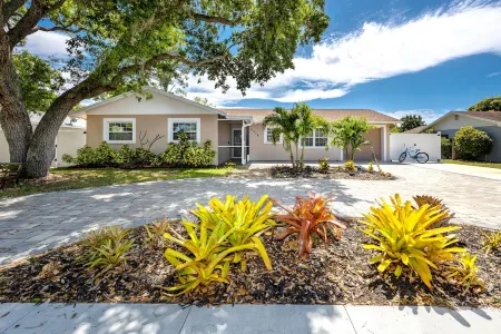 Paradise Palms • Heated Screened Pool • Family-Friendly • Near Siesta Key