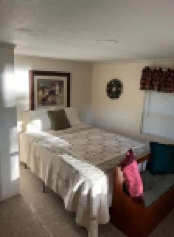 Lake Front Cabin on Seneca Lake.  Come Play in the Lake.Sleeps 8, 5 Beds