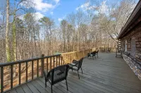 Log Cabin with Big Deck Energy on Lake Lanier, fire pit and lake access