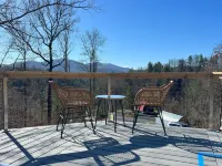 Luxurious Mountain Cabin, Hot tub, Pet friendly, campfire, views, Ocean Blue