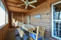 Trails End Cabin- 10 Min- Silver Dollar City; 15 Min- Branson; New Tiled Showers - Bathtub