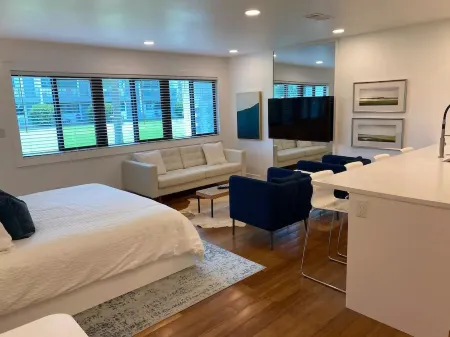 Sleek Seagrove Studio on 30a- 2-Minute Walk to the Beach!