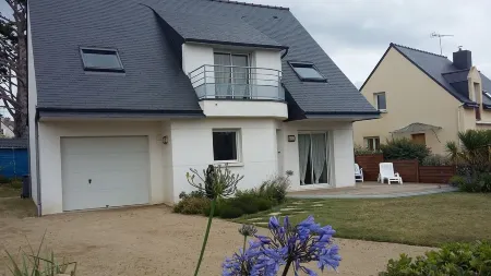 Everything on foot and in the peace and quiet! Отели в г. Пленёф-Валь-Андре