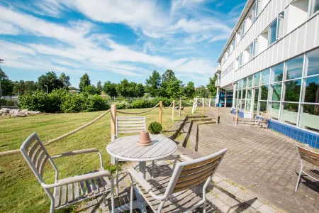 First Hotel Jönköping Отели в г. Йёнчёпинг