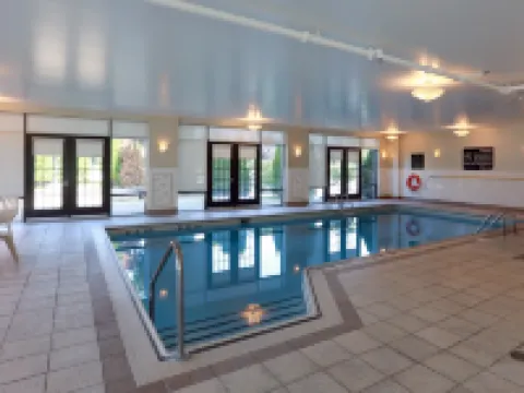 Hampton Inn & Suites by Hilton Laval Hoteles en Laval