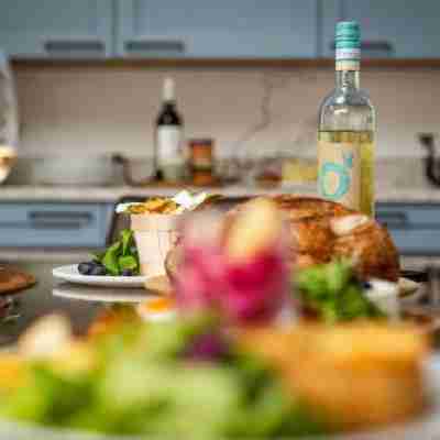 Littlefields - with Hot Tub, Garden, Private Parking and Short Walk to Beach Dining/Meeting Rooms