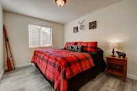 Downtown Sisters Suite - HOT TUB - Dog Friendly