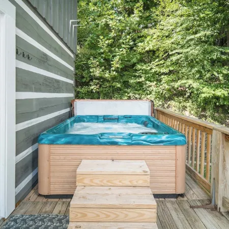 Boone/Blowing Rock Cabin: Hot Tub, Mountain Views, Sleeps 8, Peaceful, Private Ξενοδοχεία στην πόλη Watauga