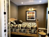 7 Bedrooms Lake/Mountain views, Hot Tub, Theater room. Great for all seasons