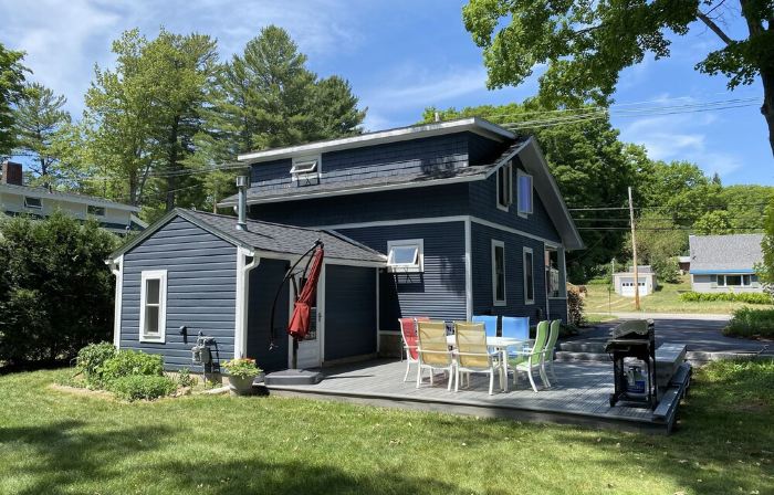 Walloon Lake Cottage; Minutes Walk to Water & The Village