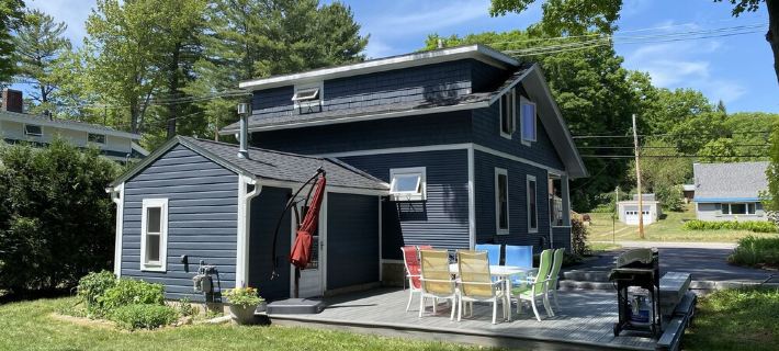Walloon Lake Cottage; Minutes Walk to Water & The Village Hotels in Charlevoix County