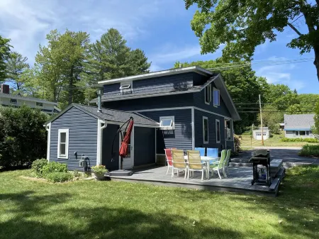 Walloon Lake Cottage; Minutes Walk to Water & The Village