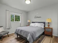 Stylish Two-Story Getaway on Keizer's Quiet Outskirts Hotels in Keizer