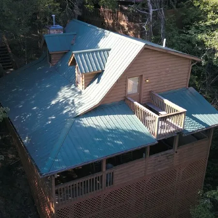 2/2 Log Cabin in the Smokies! Close to Dollywood! WIFI, HOT TUB, 2 KING ROOMS