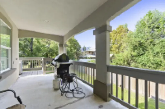 View the Beach from Your Porch.  Best Location, 5 Blocks to Downtown