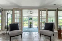 Secluded, stunning 🌊water views 1 mi from beach🏝️☀️