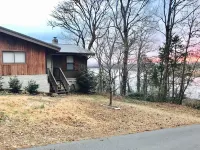 Amazing Lake and Smoky Mountain Views from this Charming Lake House. - Bjergudsigt