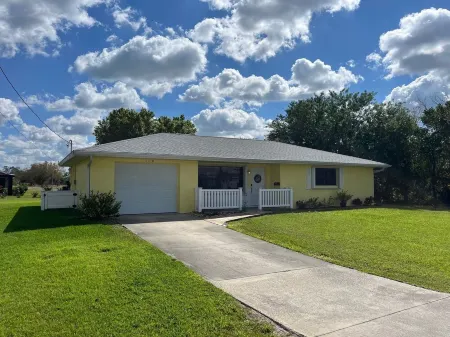 2 bedroom 2 bath single family home in Lake Placid FL. Located in Placid lakes
