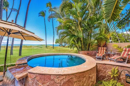 Fall Discounted Specials - Five Bedroom Beachfront South Maui Home - Modern! Отели рядом с достопримечательностью «Kīhei Kalama Village»