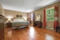 Spacious Colonial with streamside access and minutes from popular attractions