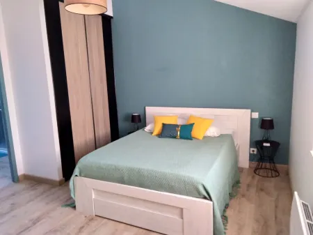 Small country house on a farm Отели в г. Дё-Севр