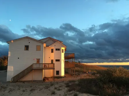 Poplar at Lake Bluff Preserve-Spectacular Lake Michigan Views-Sleeps 8