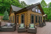 Bear Creek Cabin! Hot Tub+Fire Pit, Fireplace, Mtn Lodge, Private, WiFi, Grill! 사우스 토프트 호텔