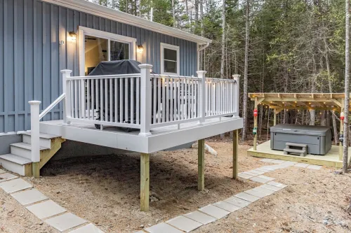 Cozy Acadia Hideaway with Hot Tub Hotels in Tremont