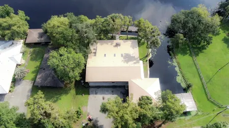 Riverbend Lodge-  Special Discounts October / November 2025!    Book  Now!