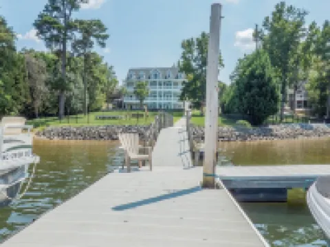 Luxury Lake House, Pool, Hot tub, Dock, Beach, Game room ,Boat Rental available スティール・クリークのホテル