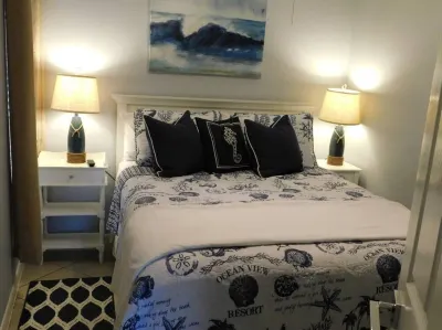 Seaside Dreams Top Floor Beach Condo on the Seawall