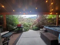 Great Sandy apartment with hot tub and pool table!