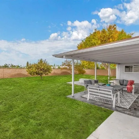 Luxurious Newly Remodeled 4 bedroom Home with Large Backyard near Disneyland