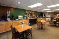 AmericInn by Wyndham Valley City Conference Center - breakfast