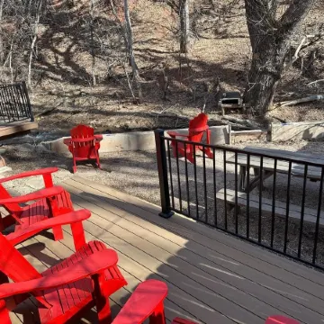 2024 Remodeled Creekside Cabin Steps to Downtown Manitou Springs Lic#9244