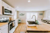 The Nags Head Cottage-Recently renovated in 2025! Walking distance to the beach!