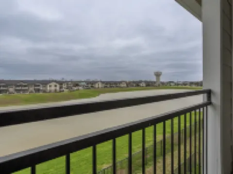 Feel@Home I Rosenberg I Lakeview Hotels in Rosenberg