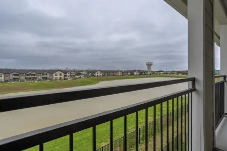 Feel@Home I Rosenberg I Lakeview