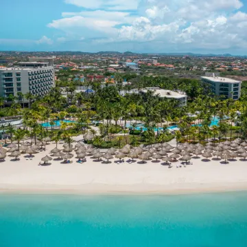 Hilton Aruba Caribbean Resort & Casino Отели рядом с достопримечательностью «Пляж Палм-Бич»