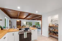 Modern & Beautiful Cabin w/Hot Tub<br>Serene location and comfortable stay