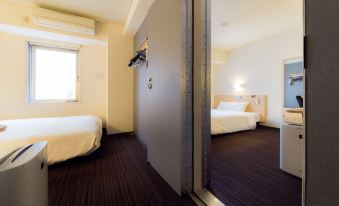 Super Hotel Subway Tanimachi 4-Chome Exit 6