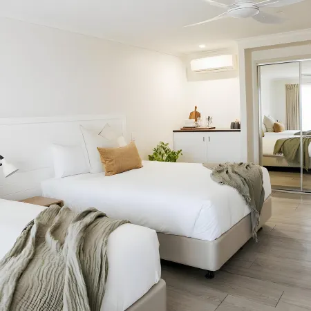 Noosa Heads Motel Отели рядом с достопримечательностью «Торгово-развлекательный центр Noosa Junction»