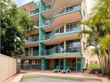 Bayview Harbourview Apartments Отели рядом с достопримечательностью «Мулулаба Бич»