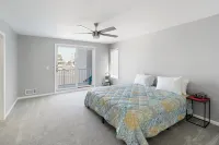 Prime location beach stay! Fully updated, just steps to all you need! Sleeps 10+ Hotels in Toms River