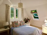 Beautiful Barn in rural Somerset, close to the coast, with stunning views Hotels in Chard