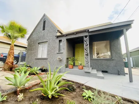 Beautiful modern home minutes from LAX and 15 minutes to most LA attractions Отели рядом с достопримечательностью «Inglewood Park Maintenance»