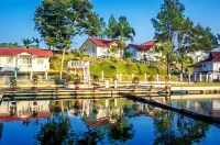 Marbella Villa RESORT​ Hotel dekat D'Castello